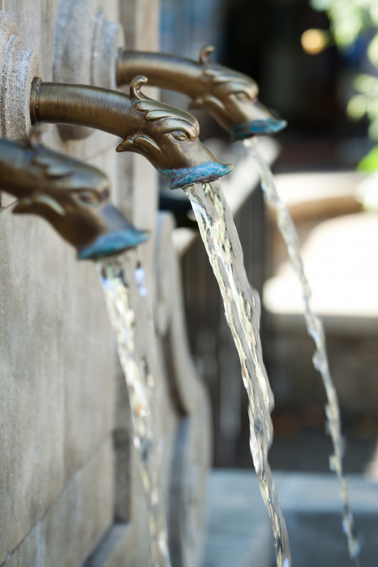 Thermalwasser aus einem Brunnen in Gréoux-les-Bains